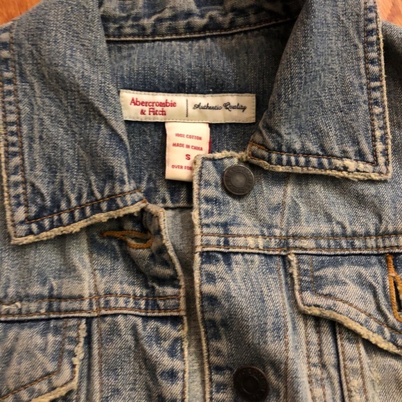 Abercrombie & Fitch vintage cropped jean jacket. - Picture 2 of 7
